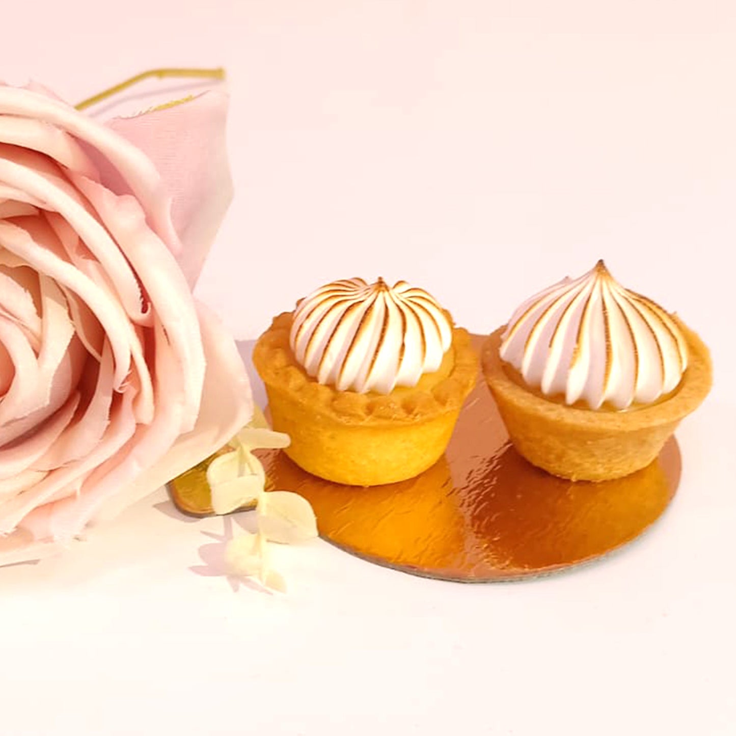 Mini tarte cu bezea și lămâie