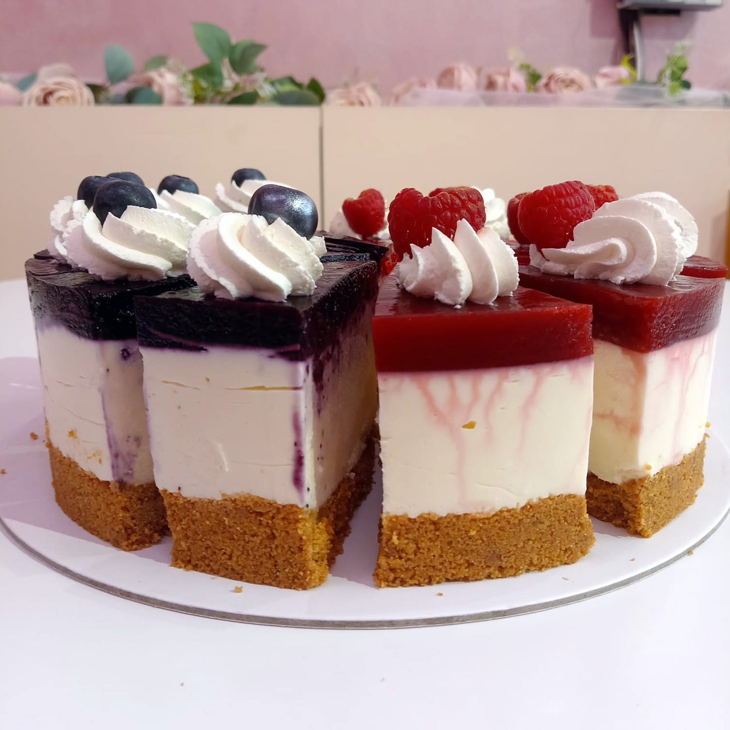 Cheesecake zmeură și căpșuni