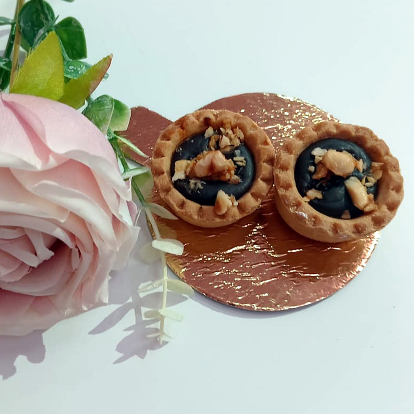 Mini-tarte cu ciocolată și pralină