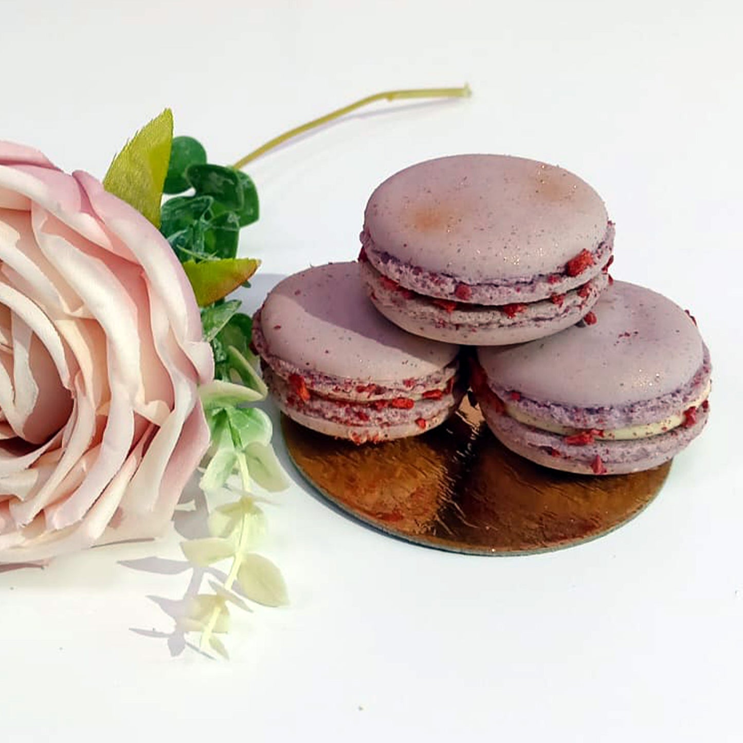 Macaron lavandă și zmeură